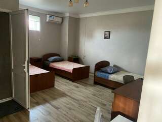 Гостиница Хоредж Избербаш Классический трехместный номер-2