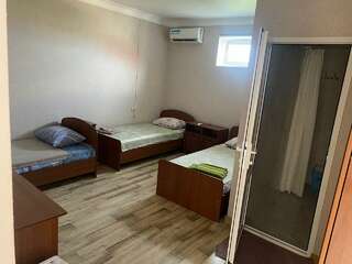 Гостиница Хоредж Избербаш Классический трехместный номер-3