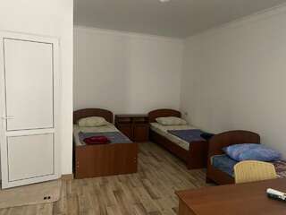 Гостиница Хоредж Избербаш Классический трехместный номер-1