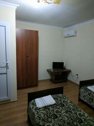 Гостиница Хоредж Избербаш Классический трехместный номер-2